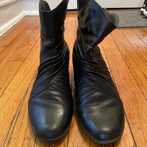 Cobb Hill leather booties size 10 - good worn condition